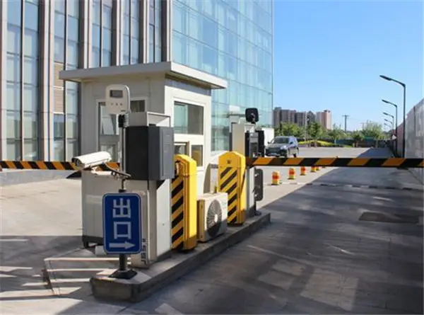 停車場系統可以有自動完成哪些基礎工作？